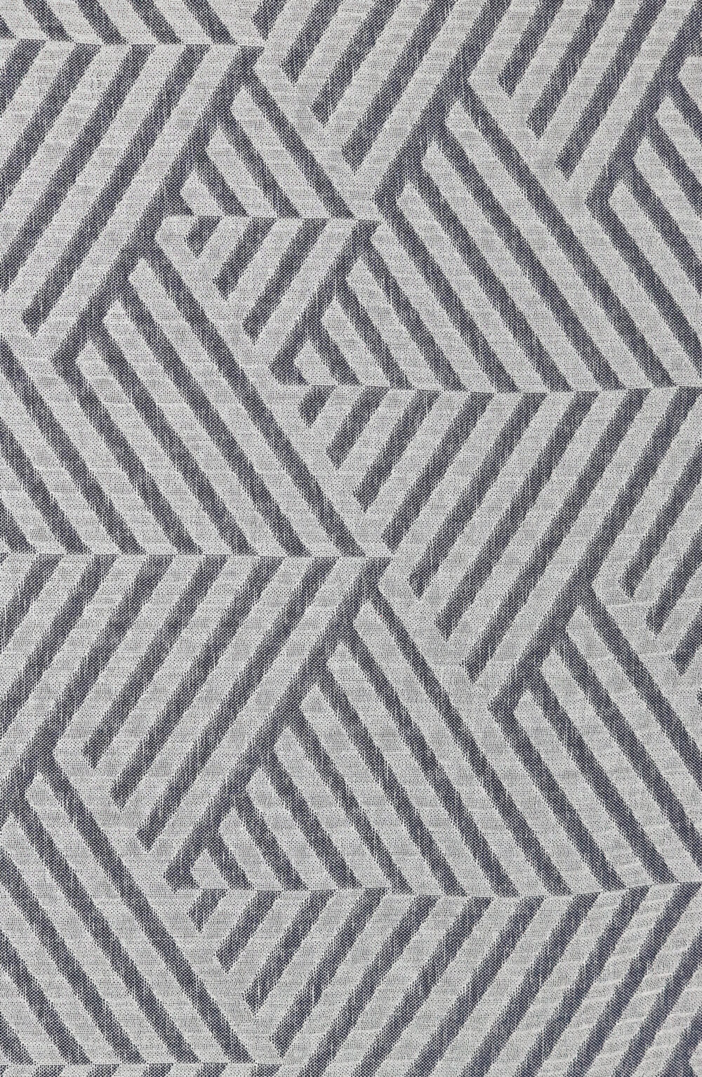 Women scarf grey with geometric design - Image 4