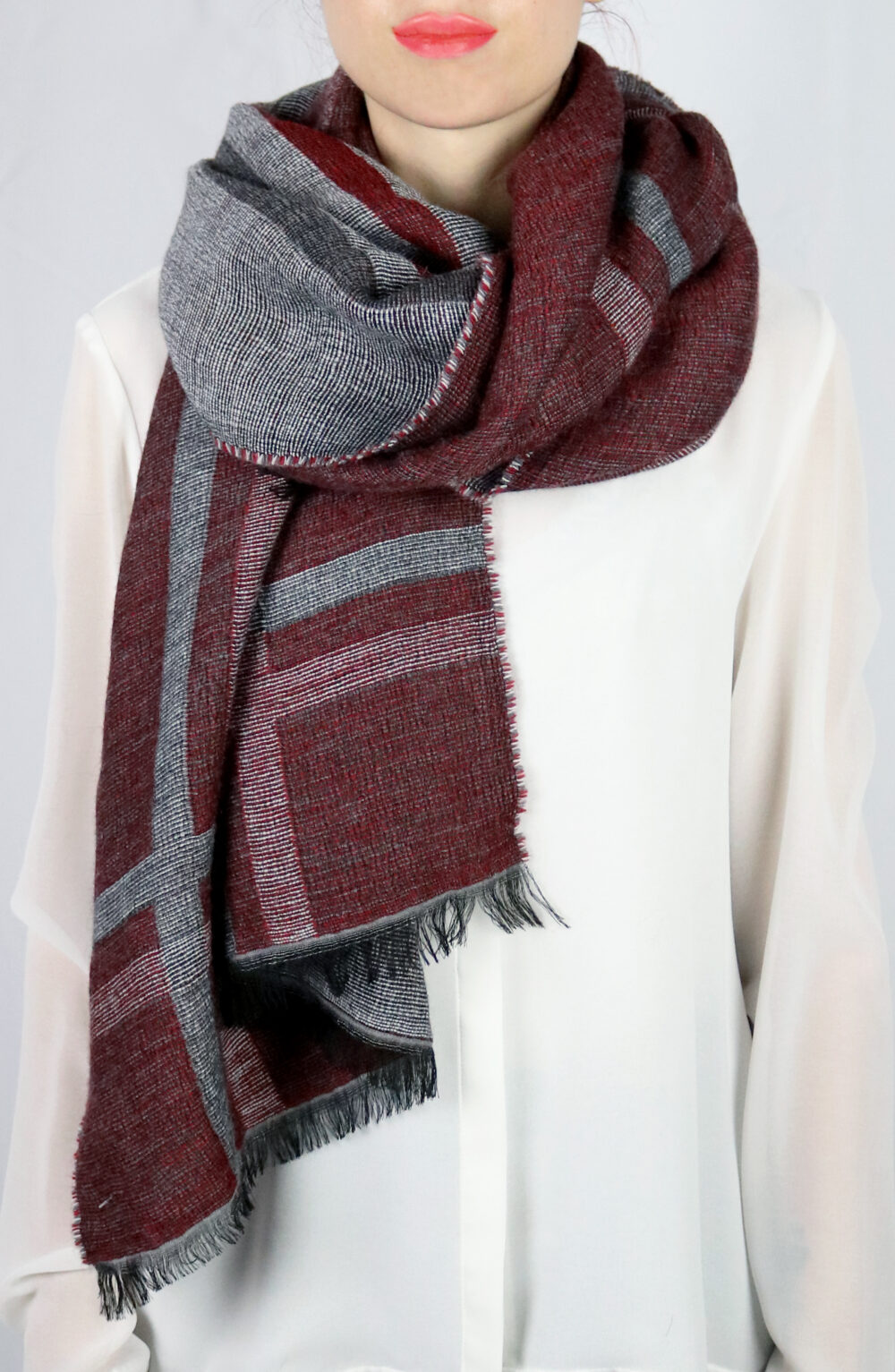 Women Scarf yarn dye, grey and bordeaux color