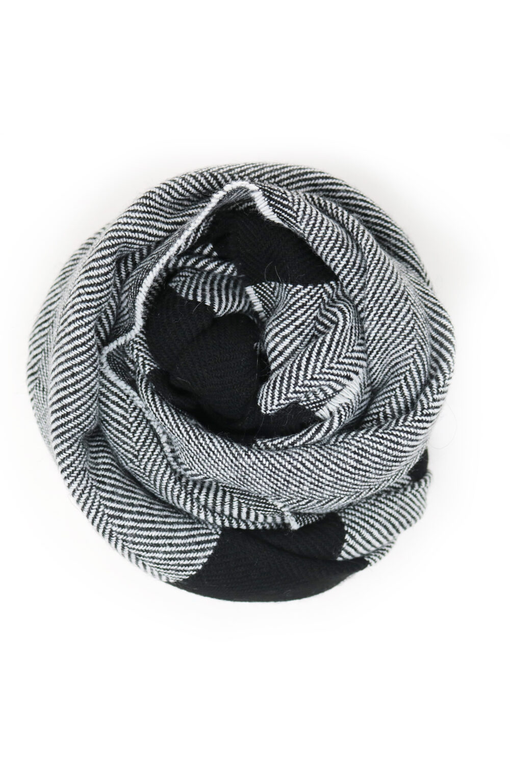 Women scarf yarn dyed ecru and black color - Image 3