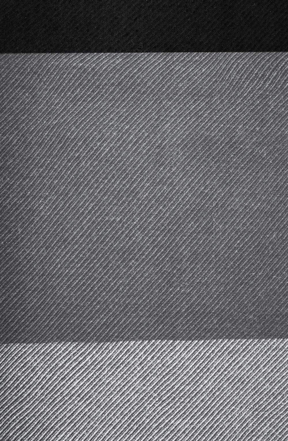 Elegant Women scarf stripped pattern black - Image 4